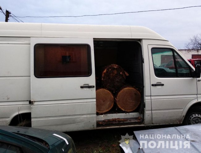 На Волині виявили автомобіль з незаконною деревиною. ФОТО