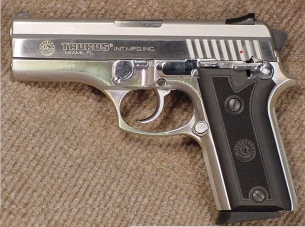 Сказали, хто з волинян отримав зброю від Авакова