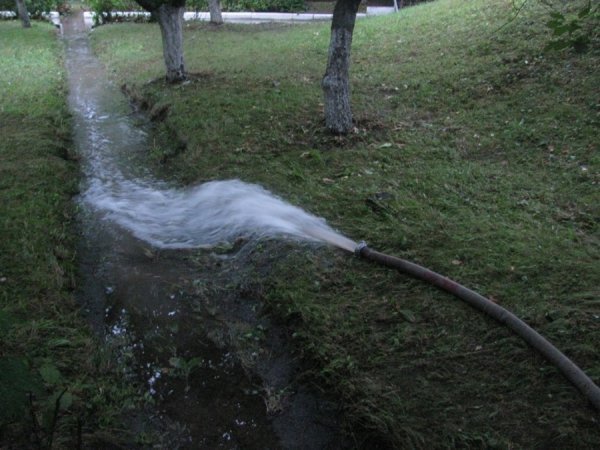 Як рятувальники визволяють Луцьк. ФОТО. ВІДЕО. ДОПОВНЕНО