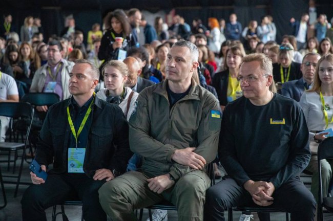 Віталій Кличко виступив на відкритті Lviv Urban Forum та відвідав поранених бійців у новому реабілітаційному центрі. ФОТО