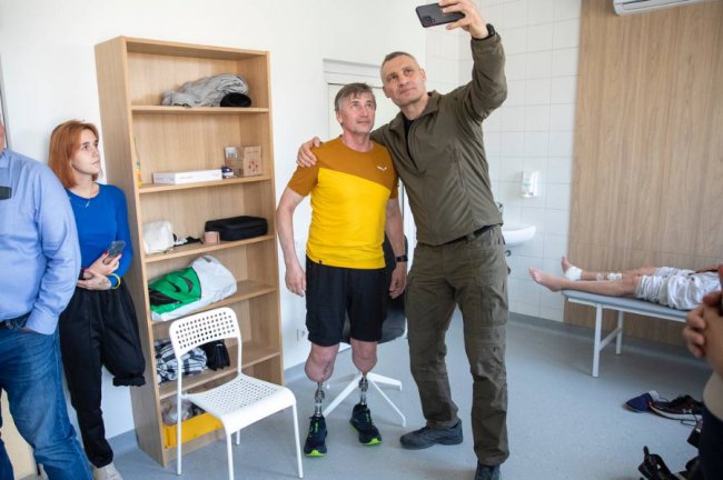 Віталій Кличко виступив на відкритті Lviv Urban Forum та відвідав поранених бійців у новому реабілітаційному центрі. ФОТО