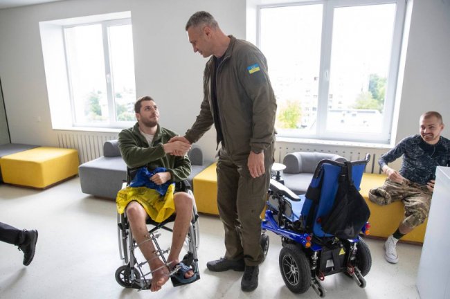 Віталій Кличко виступив на відкритті Lviv Urban Forum та відвідав поранених бійців у новому реабілітаційному центрі. ФОТО