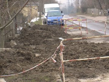 Авто заблоковане в гаражі: через ремонт теплотраси лучанин місяць не може виїхати на дачу