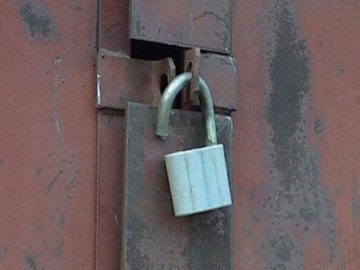 Виніс навіть пальне: на Волині чоловік обікрав гараж