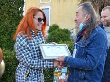 Лучанка потрапила в Книгу рекордів України, бо опублікувала 365 віршів за рік