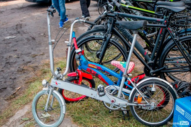  «Барахолка» луцького авторинку: що продають, окрім машин. ФОТО