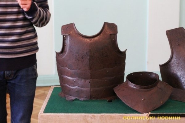 Показали срібний скарб, знайдений під Луцьком. ФОТО