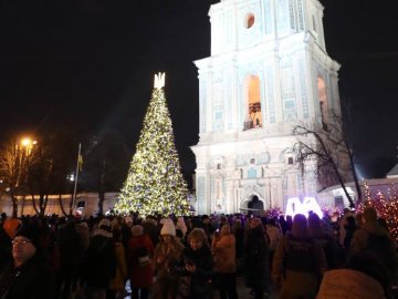 У Києві засяяла головна ялинка країни