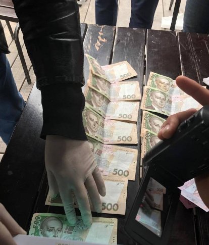 Двох волинських посадовців, які прикривали «наливайку», спіймали на хабарі. ФОТО