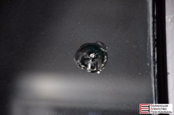 У Луцьку невідомі серед ночі стріляли по школі. ФОТО