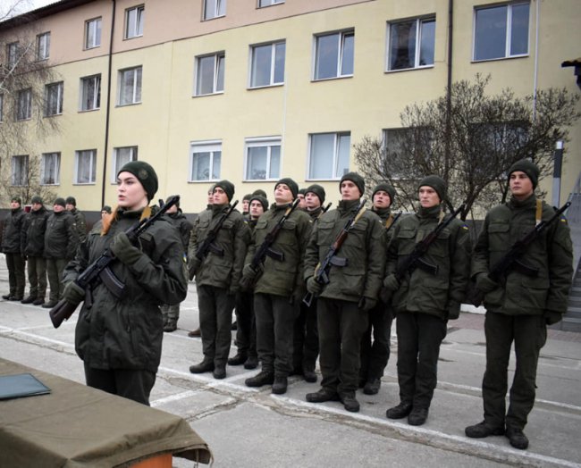 У Луцьку нацгвардійці-новобранці отримали зброю. ФОТО