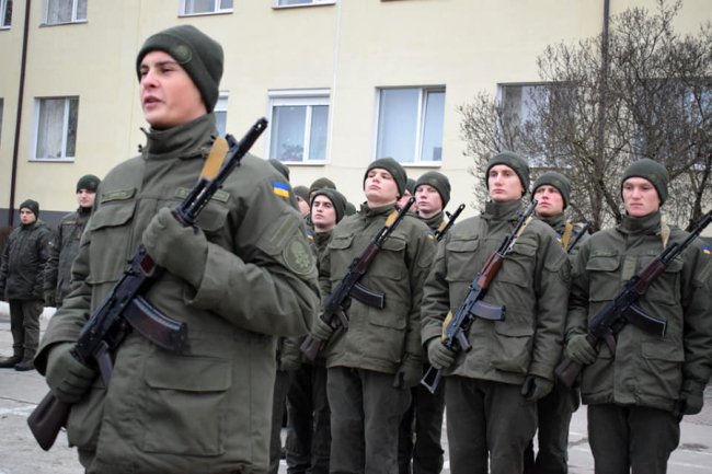 У Луцьку нацгвардійці-новобранці отримали зброю. ФОТО