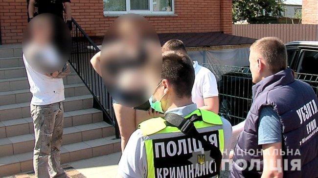 На Вінниччині австрієць та українка під виглядом модельної агенції облаштували дитячу порностудію. ФОТО