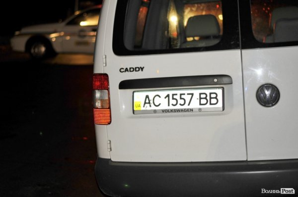 Аварія у Луцьку: машина розтрощила стовп, вулиця – без світла. ФОТО. ВІДЕО