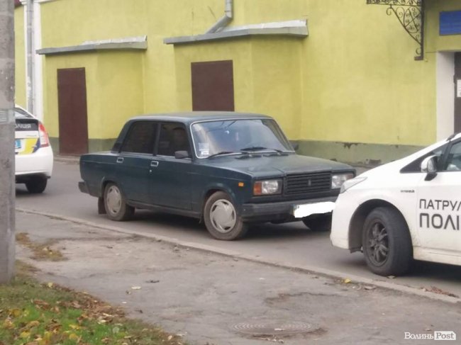 У Луцьку посеред дня обікрали магазин