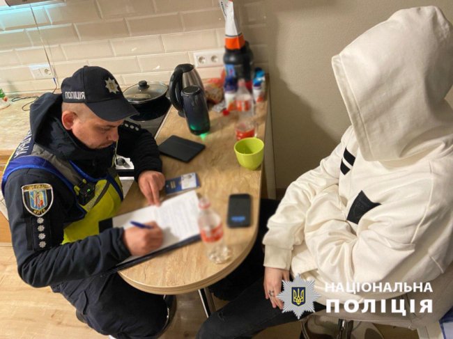 Ігнорували зауваження перехожих: у Києві знайшли хлопців, які голосно ввімкнули російську музику