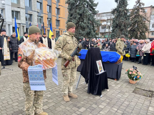 Залишив навчання  і пішов на фронт: на Волині попрощалися з 18-річним Героєм Дмитром Приймачуком