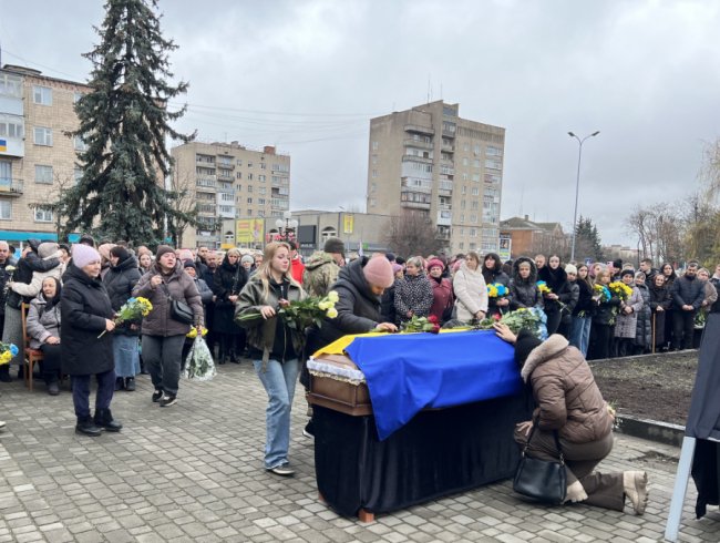 Залишив навчання  і пішов на фронт: на Волині попрощалися з 18-річним Героєм Дмитром Приймачуком