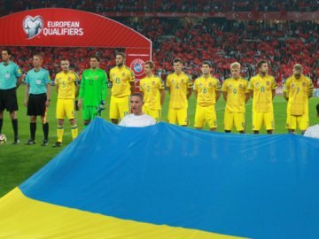 Україна - Туреччина: фанати заспівали «Путін – х*йло!»