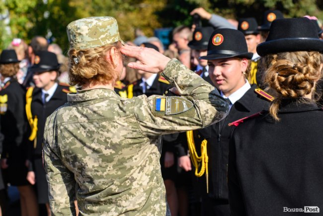 У центрі Луцька майже пів тисячі ліцеїстів склали присягу. ФОТО