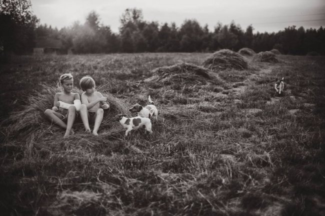Дитяче літо без ґаджетів та Інтернету у світлинах польського фотографа