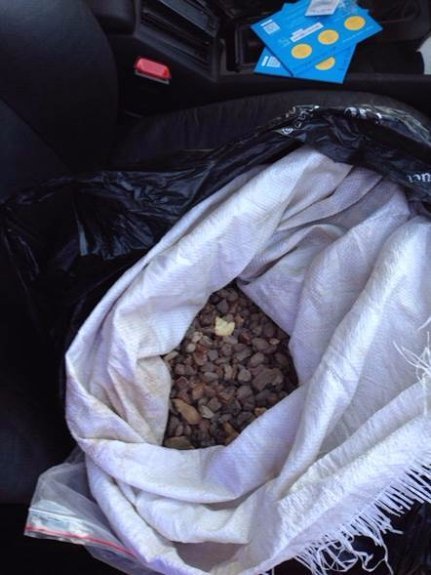 Волинський прикордонник «погорів» на бурштині. ФОТО