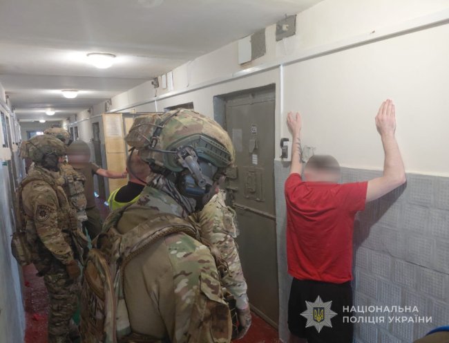 Матір у продуктах надсилала синові наркотики у колонію на Волині, а той їх продавав 