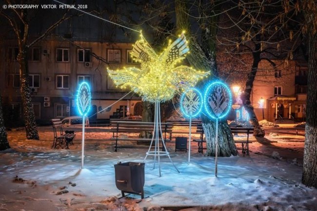 Луцький фотограф показав безлюдний Луцьк напередодні Нового року