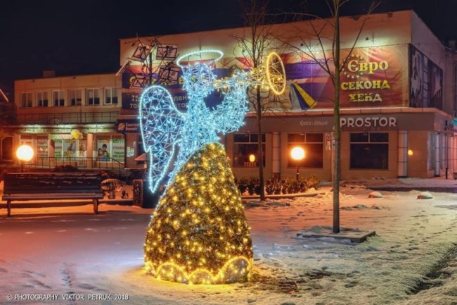 Луцький фотограф показав безлюдний Луцьк напередодні Нового року
