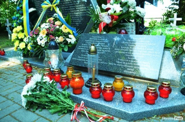 У Польщі молилися на могилах вбитих українців. ФОТО 