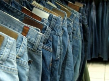 На Волині судили жінку, яка крала джинси у магазині