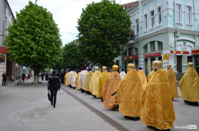 У Луцьку хресною ходою пройшли прихильники церкви Московського патріархату. ФОТО