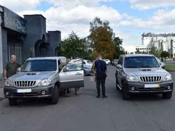 Волинським тероборонівцям передали автівки та Starlink. ФОТО