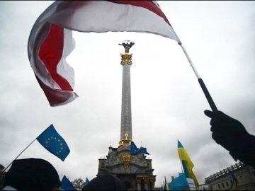 У Росії та Білорусі арештовують за підтримку Майдану 