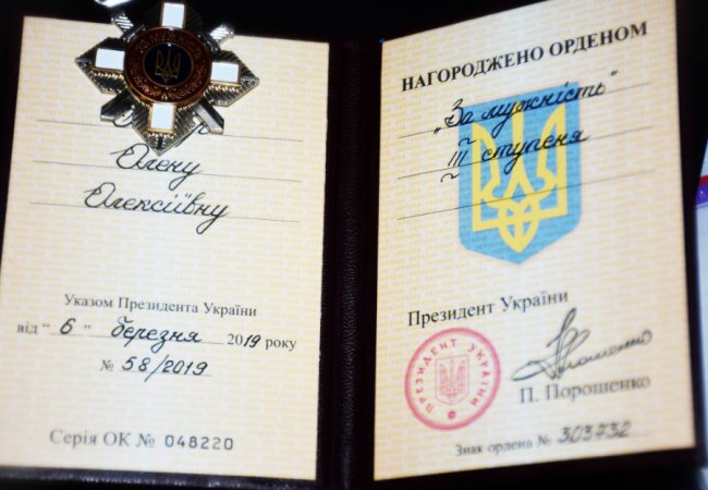 Порошенко нагородив орденом «За мужність» жінку-медика з волинської бригади. ФОТО