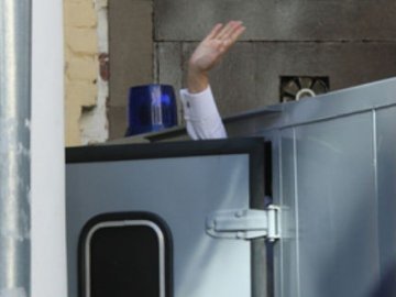 Тимошенко на інвалідному візку етапувати в колонію