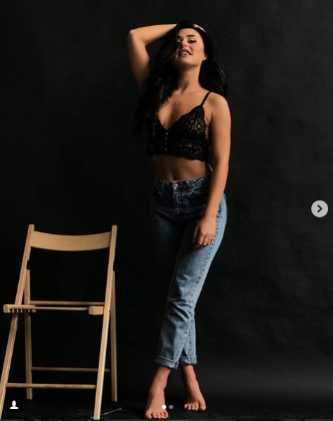 «Прийшов час позбутися страхів»: сексі-холостячка з Луцька показала відверті фото