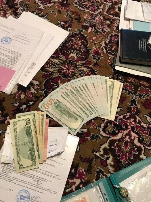 150 доларів за авто: подробиці затримання поліцейського на Волині