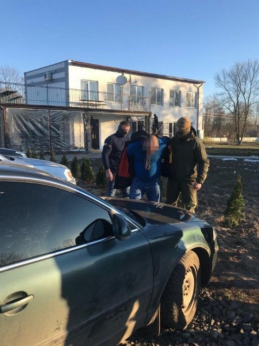 150 доларів за авто: подробиці затримання поліцейського на Волині