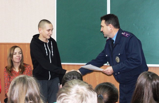 На Волині нагородили школярів, які допомогли поліції затримати грабіжників