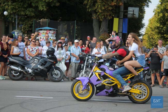 Рев моторів і вражаючі трюки: на Волині з'їхалися байкери. ФОТО