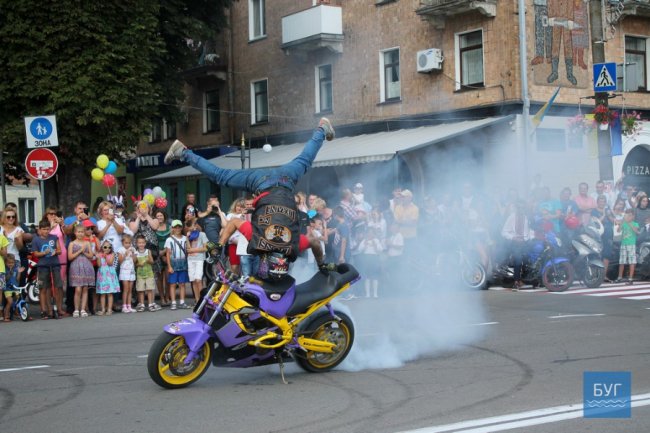 Рев моторів і вражаючі трюки: на Волині з'їхалися байкери. ФОТО