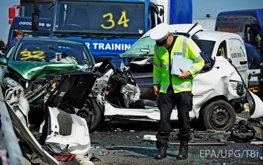У Британії в аварії зіткнулося понад сто авто. ФОТО