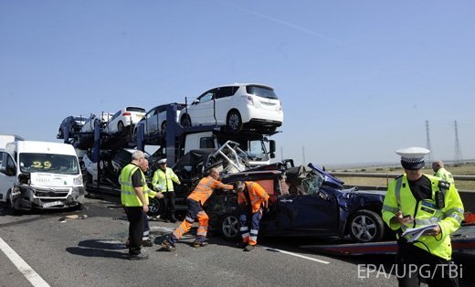 У Британії в аварії зіткнулося понад сто авто. ФОТО