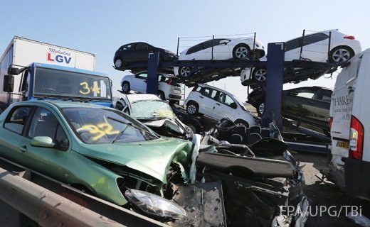 У Британії в аварії зіткнулося понад сто авто. ФОТО
