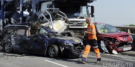 У Британії в аварії зіткнулося понад сто авто. ФОТО