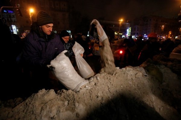 Нові барикади Євромайдану. ФОТО
