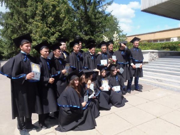 У Академії рекреаційних технологій і права вручили дипломи випускникам. ФОТО