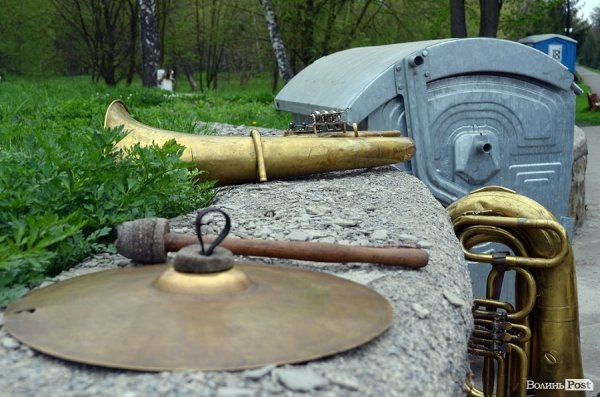 Святкувати «пєрвамай» в Луцьк приїхали комуністи з «Таїланду, Сінгапуру і Бермудів». ФОТО