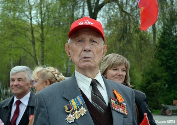 Святкувати «пєрвамай» в Луцьк приїхали комуністи з «Таїланду, Сінгапуру і Бермудів». ФОТО